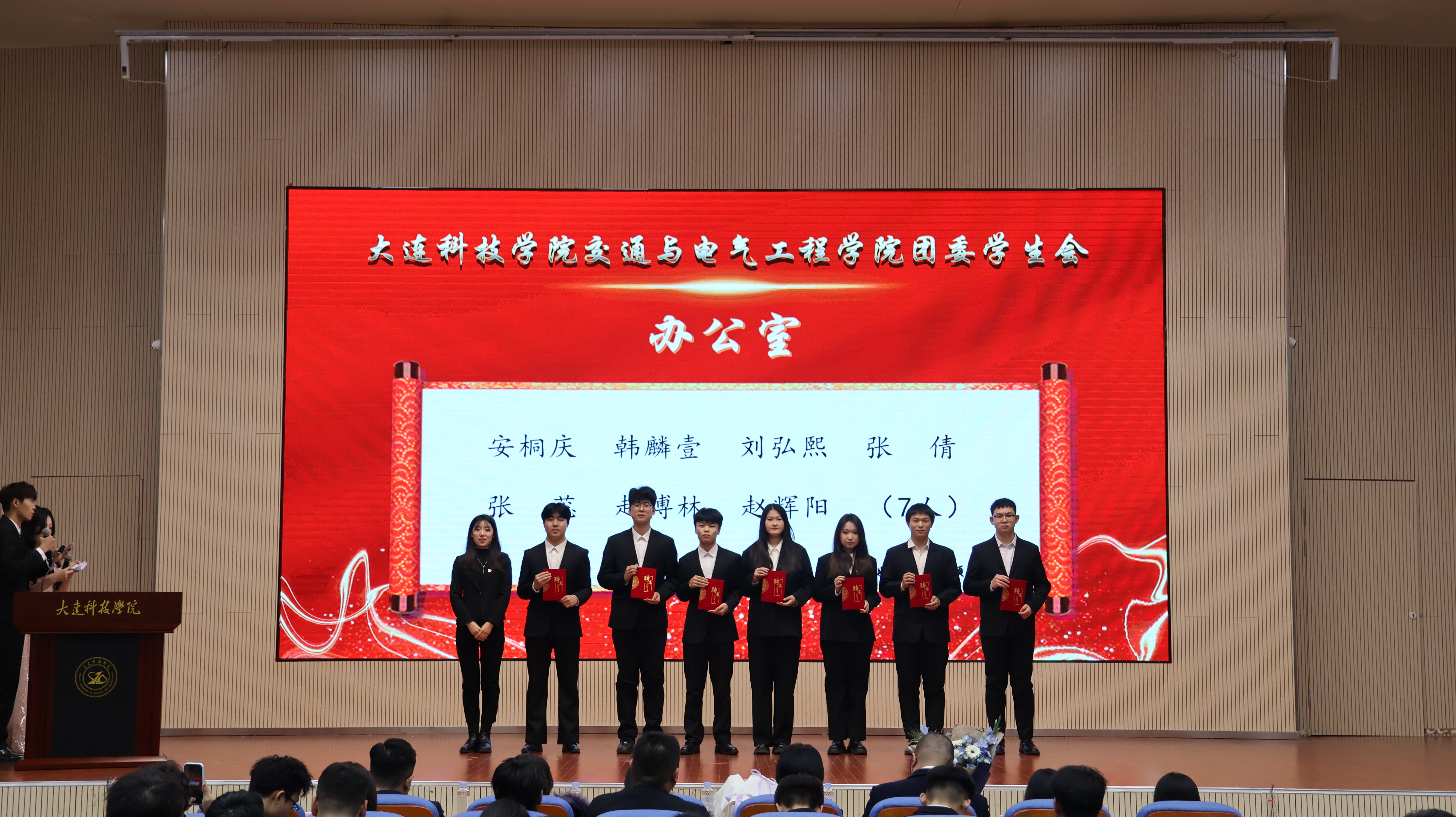 副部长聘书 办公室.JPG