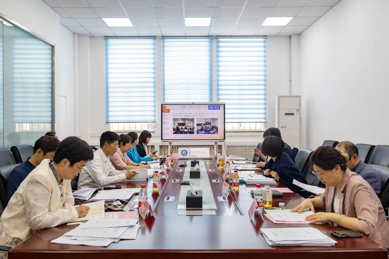 智慧创新引领本科教学 名师团队共筑教育未来——我校召开2025年本科教学名师评审答辩会暨2023年校级教学团队阶段性建设成果汇报会