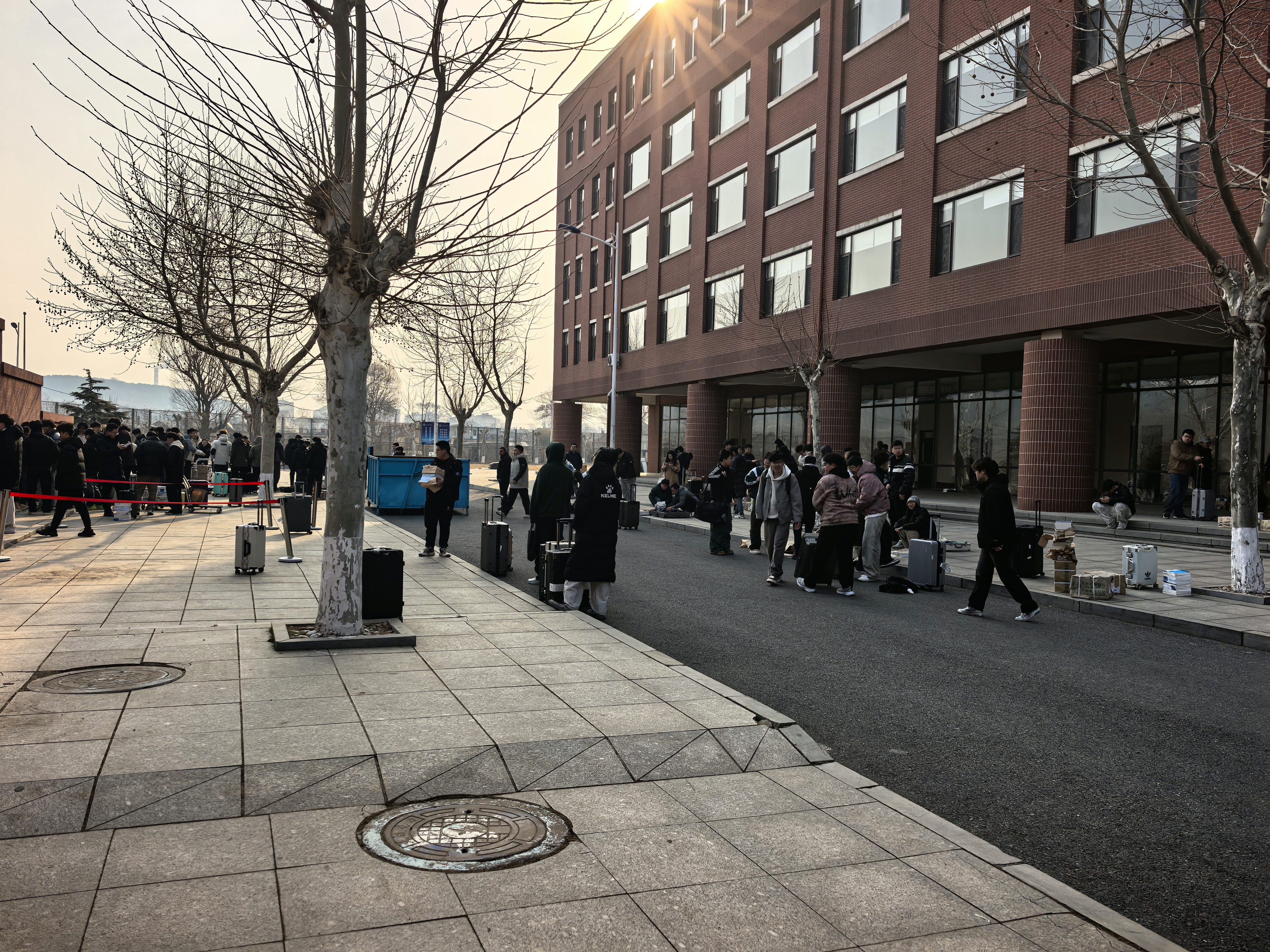 周密统筹保供应，规范高效促教学——教务处圆满完成新学期教材发放工作