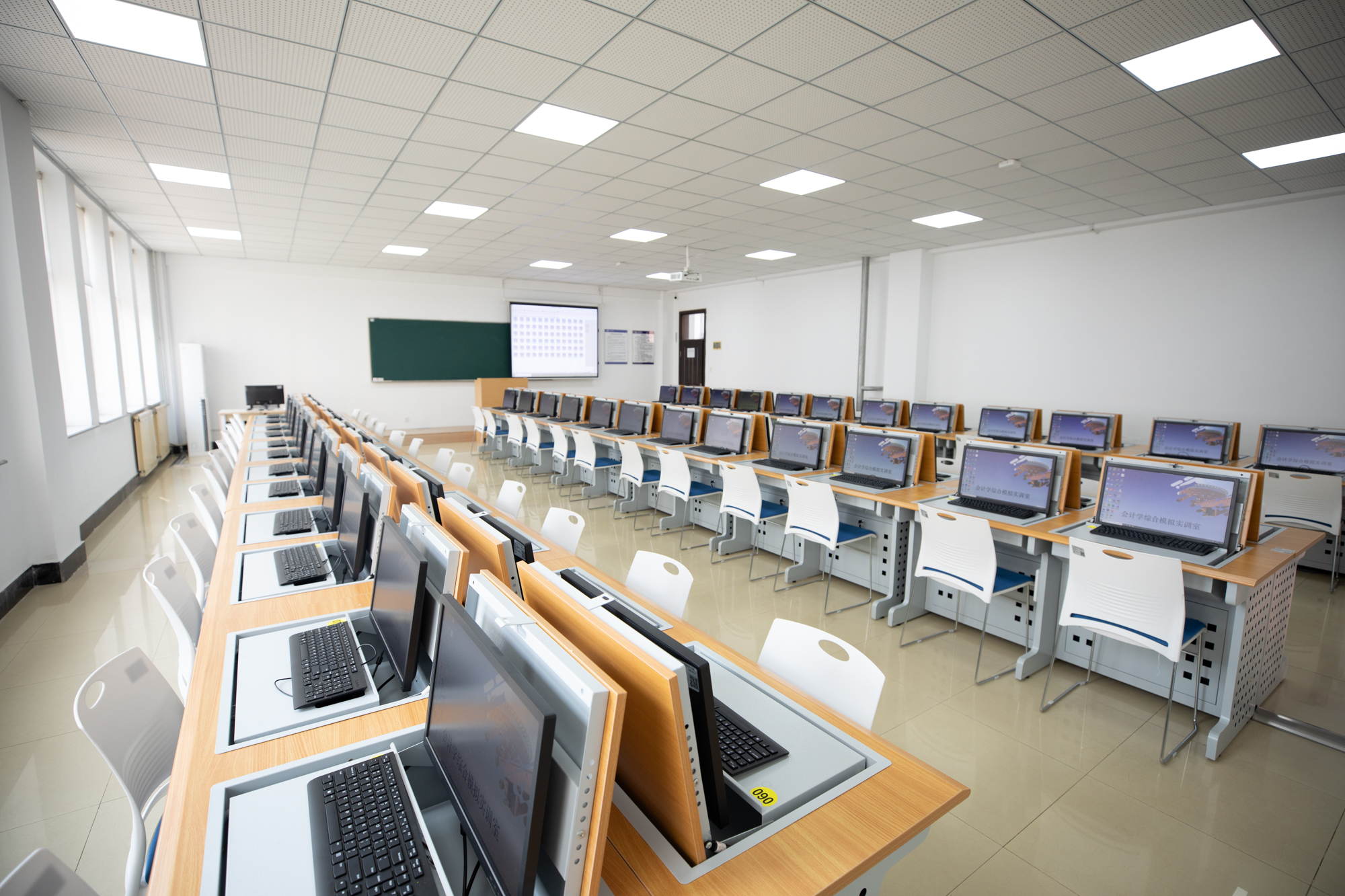 B404会计学综合模拟实训室