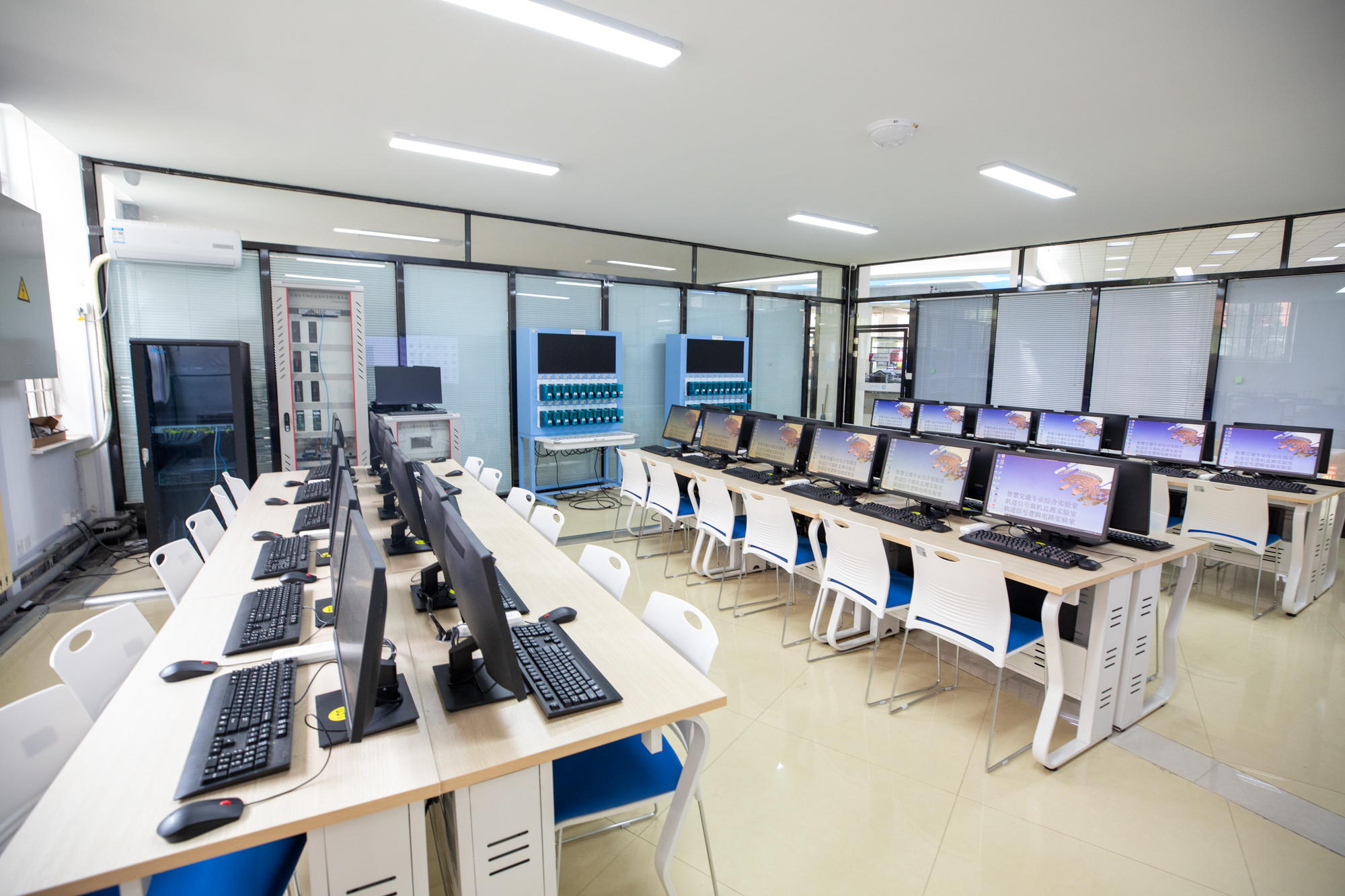 A117智慧交通专业综合实验室