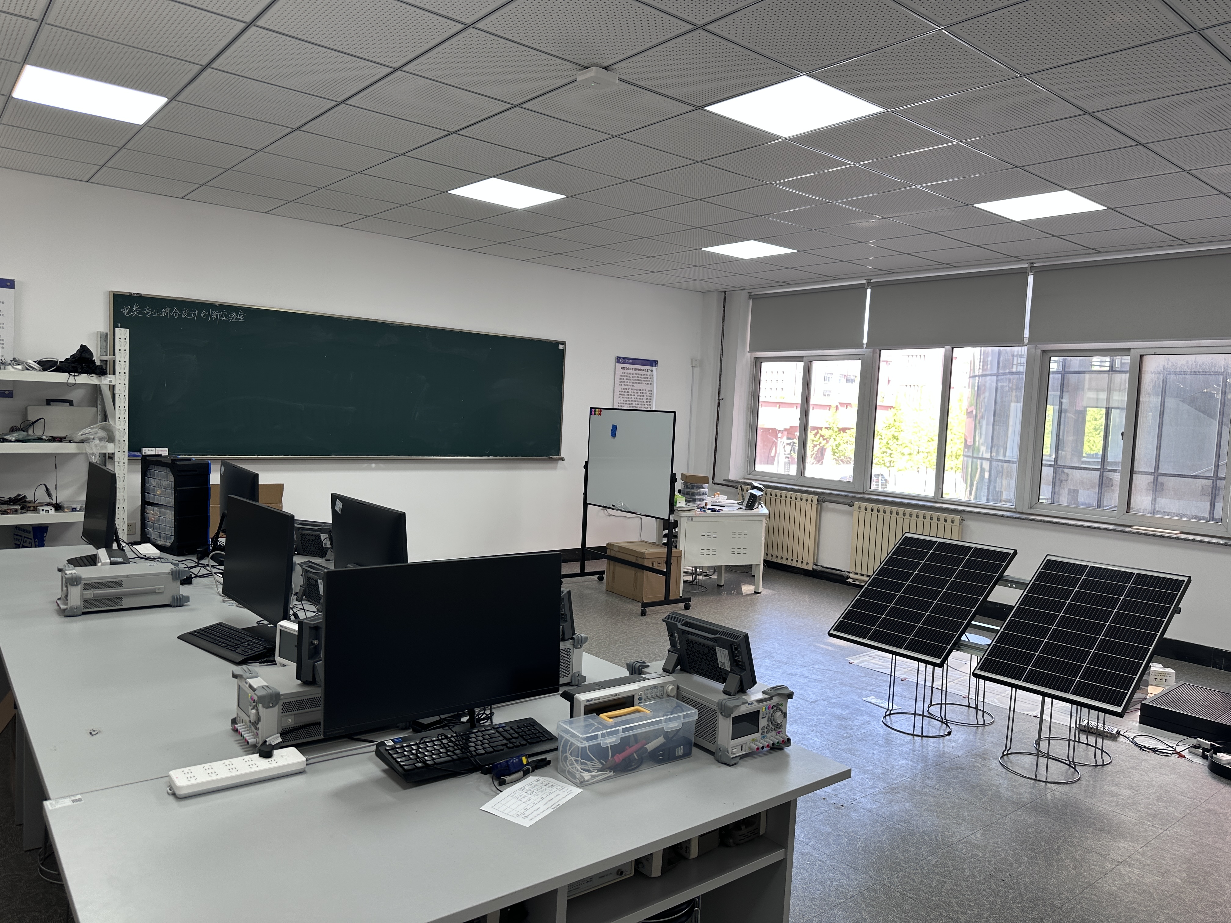 B203 电类专业综合设计创新实验室