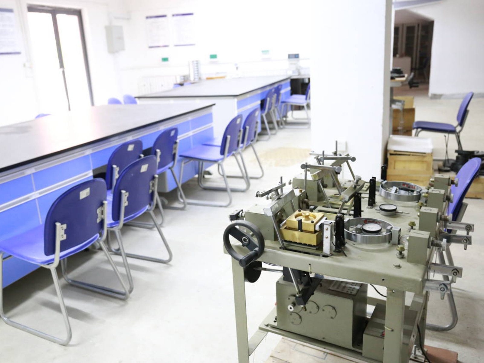 A128土质学与土力学实验室