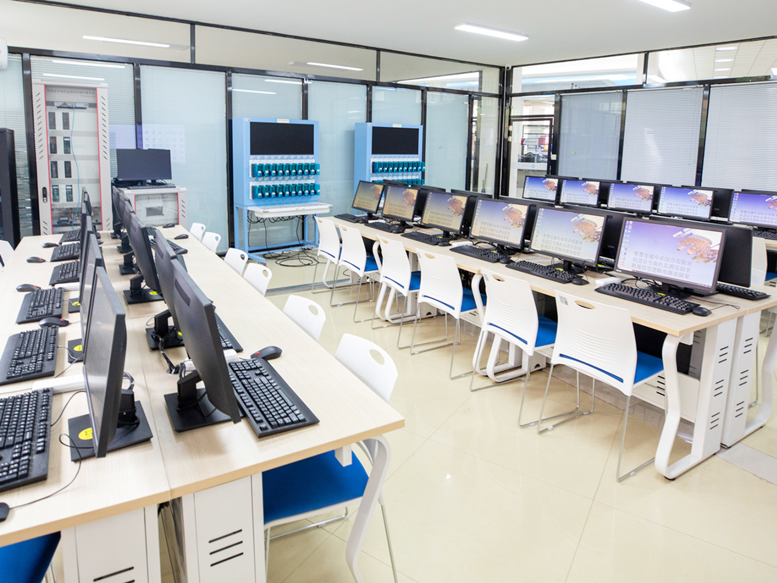 A117智慧交通专业综合实验室