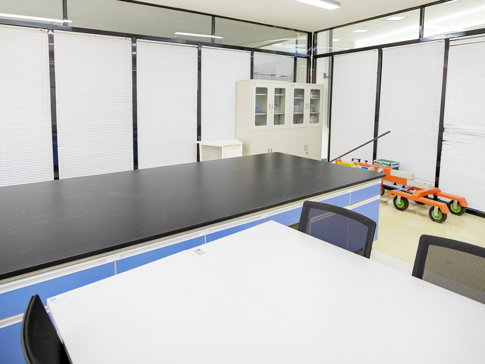 A121道路与铁道工程实验室（道路方向）