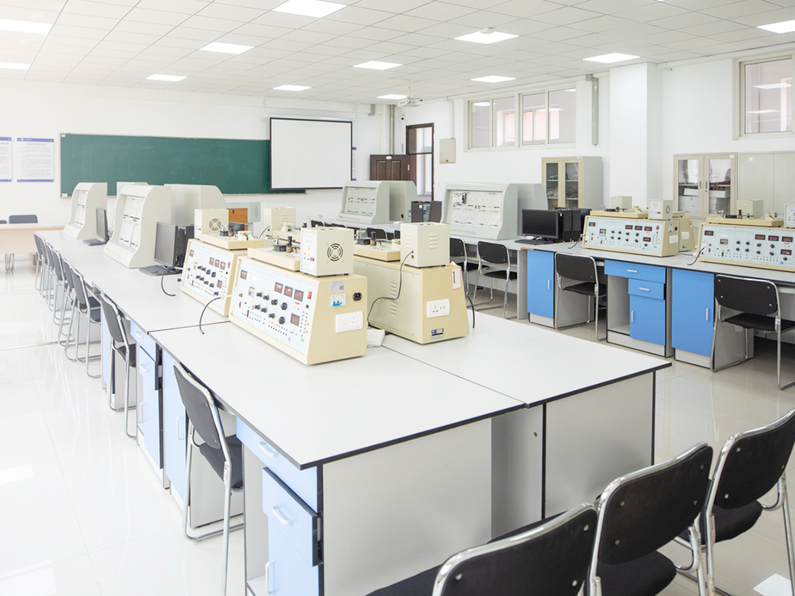 B205高频电子技术实验室