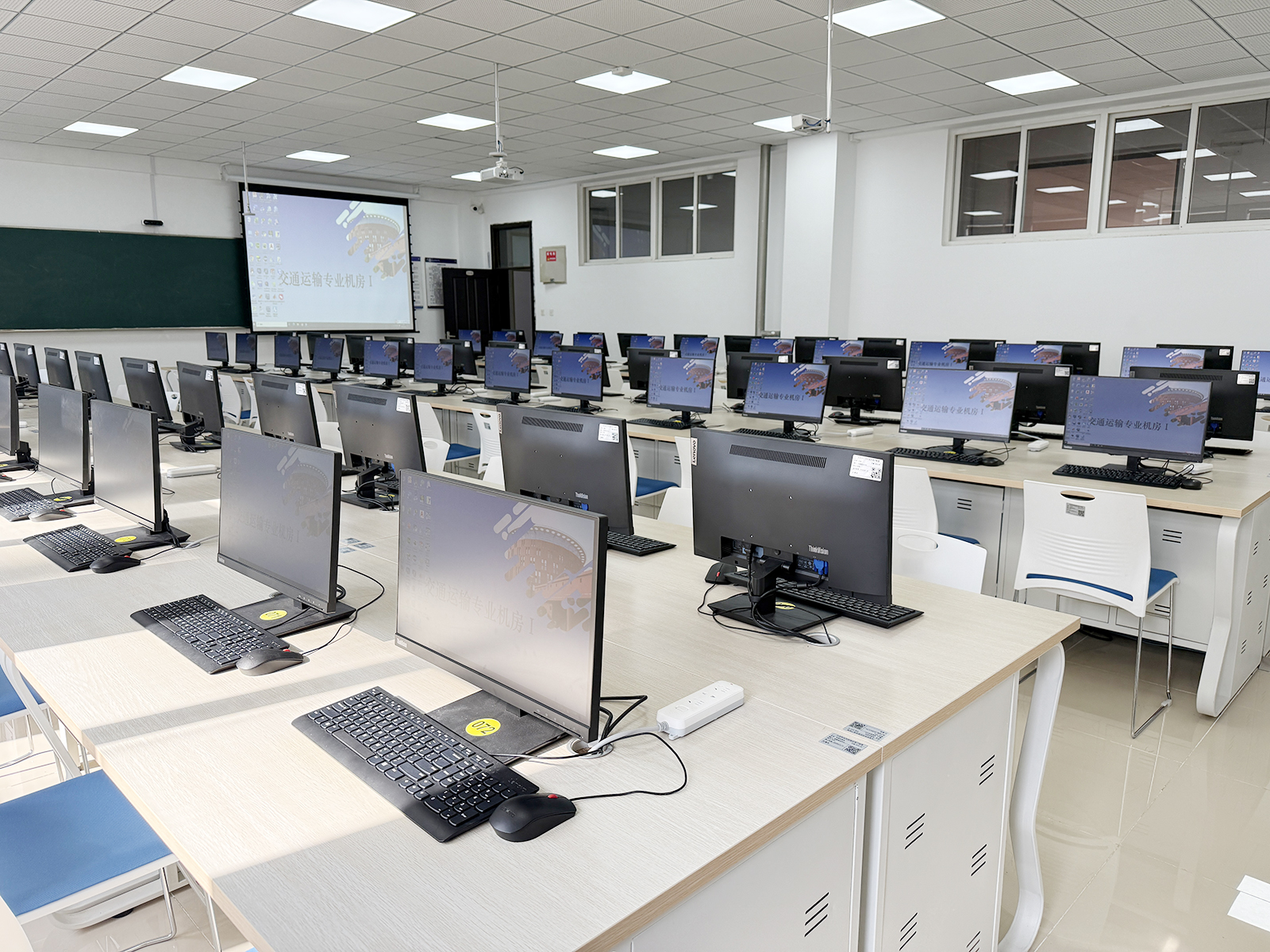 B206交通运输专业机房