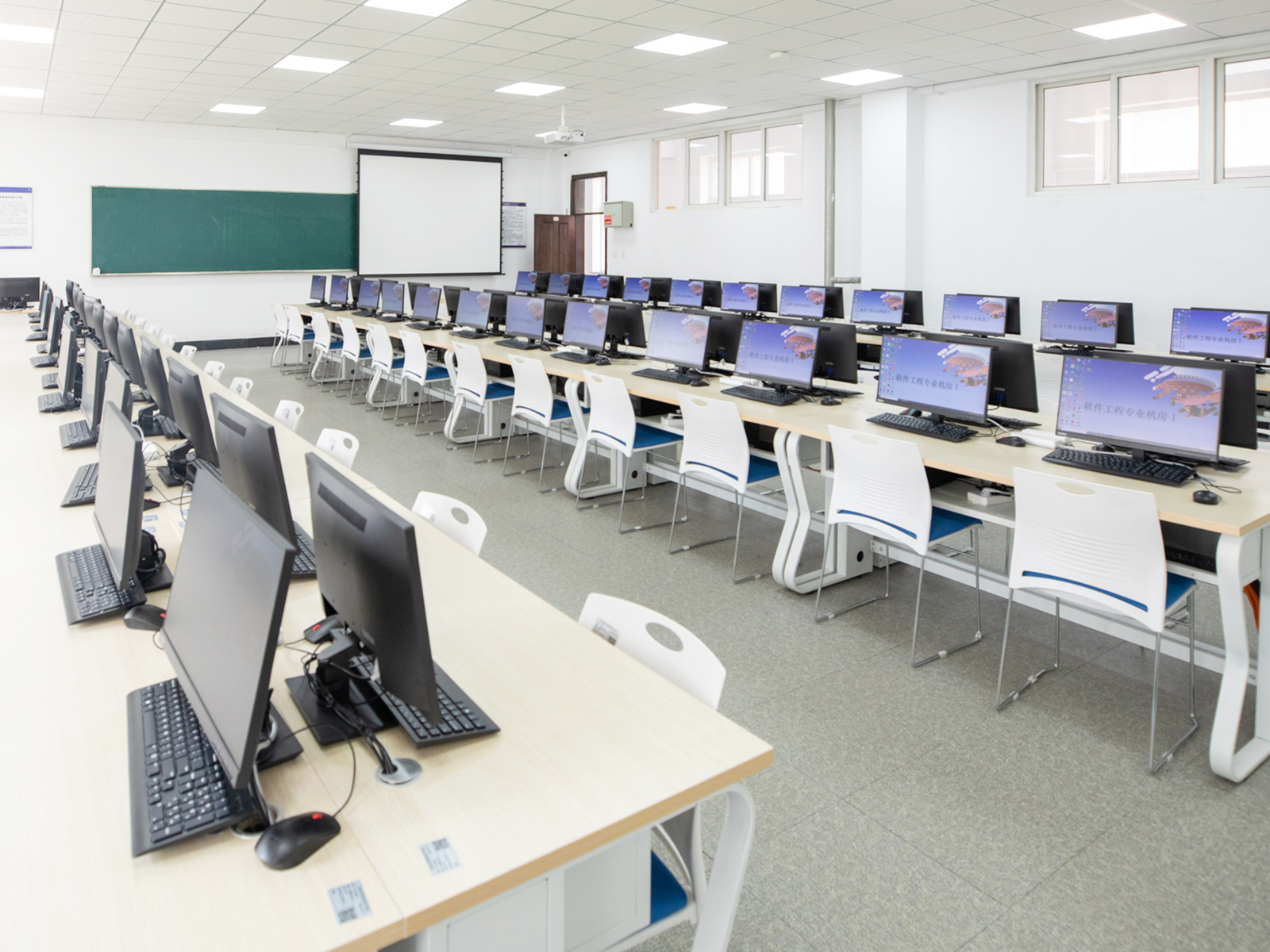 B304软件工程专业机房Ⅰ