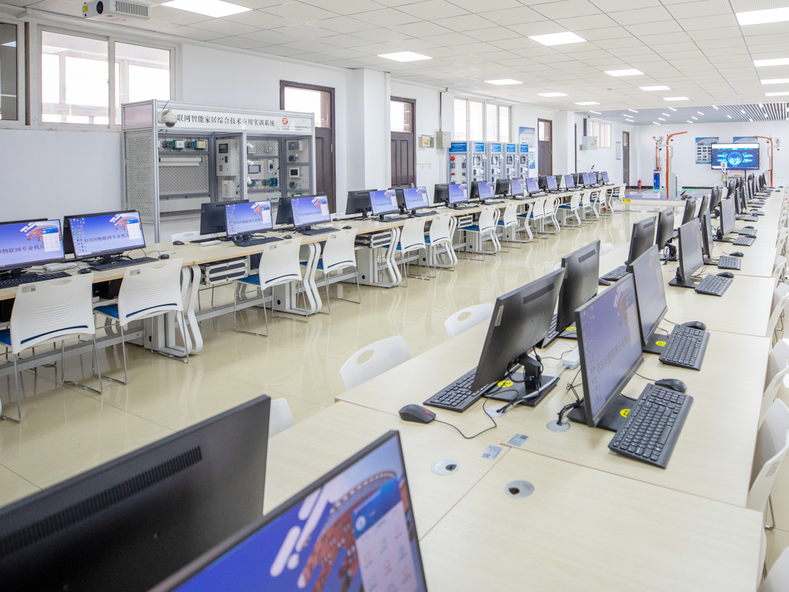 B308物联网专业机房