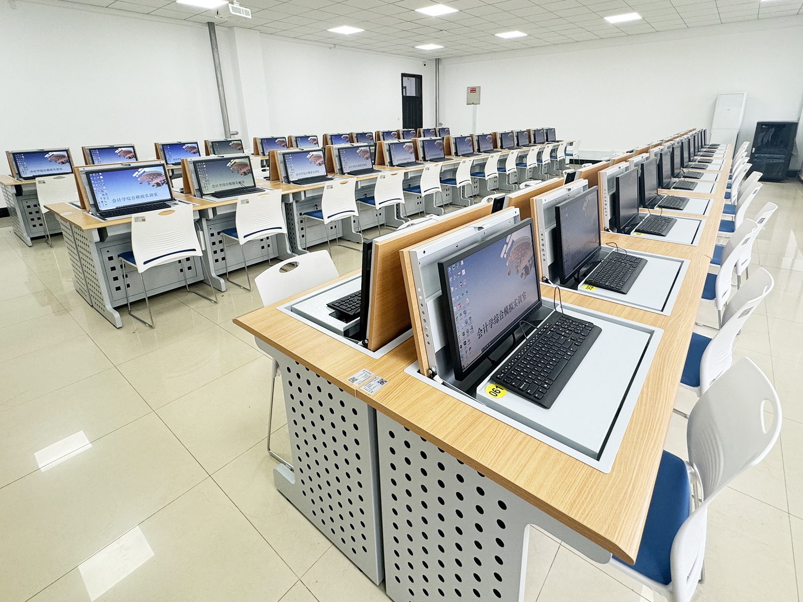 B404会计学综合模拟实训室