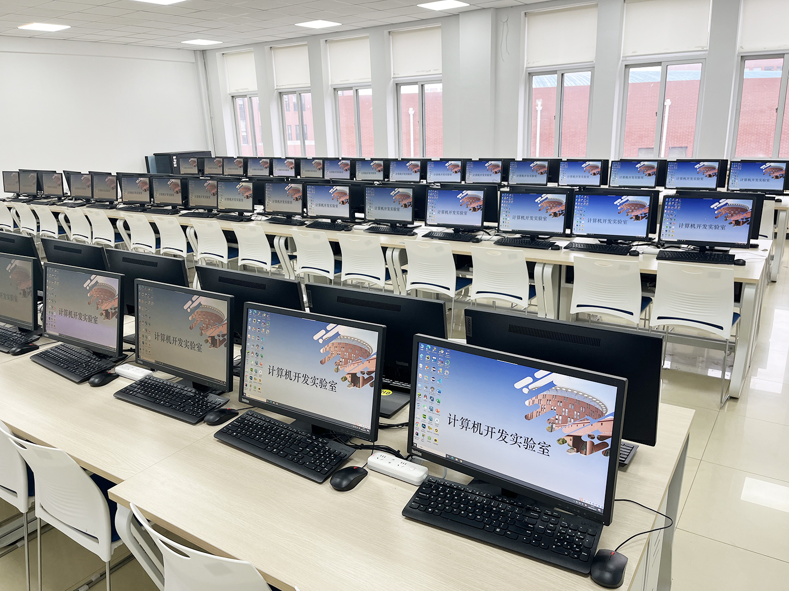 B414计算机开发实验室