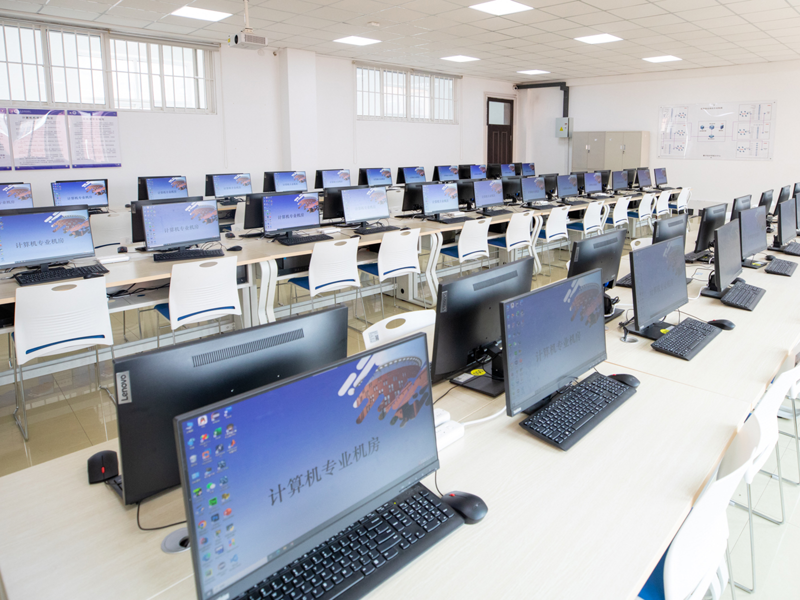 B415计算机专业机房