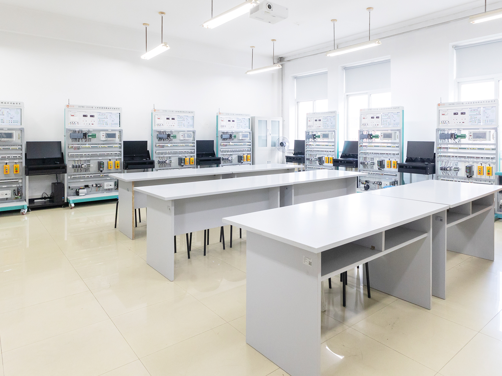 B501工业电器控制技术实验室