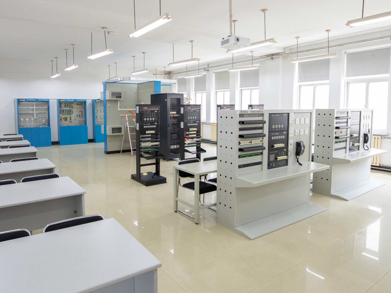 B504建筑电气综合布线实验室