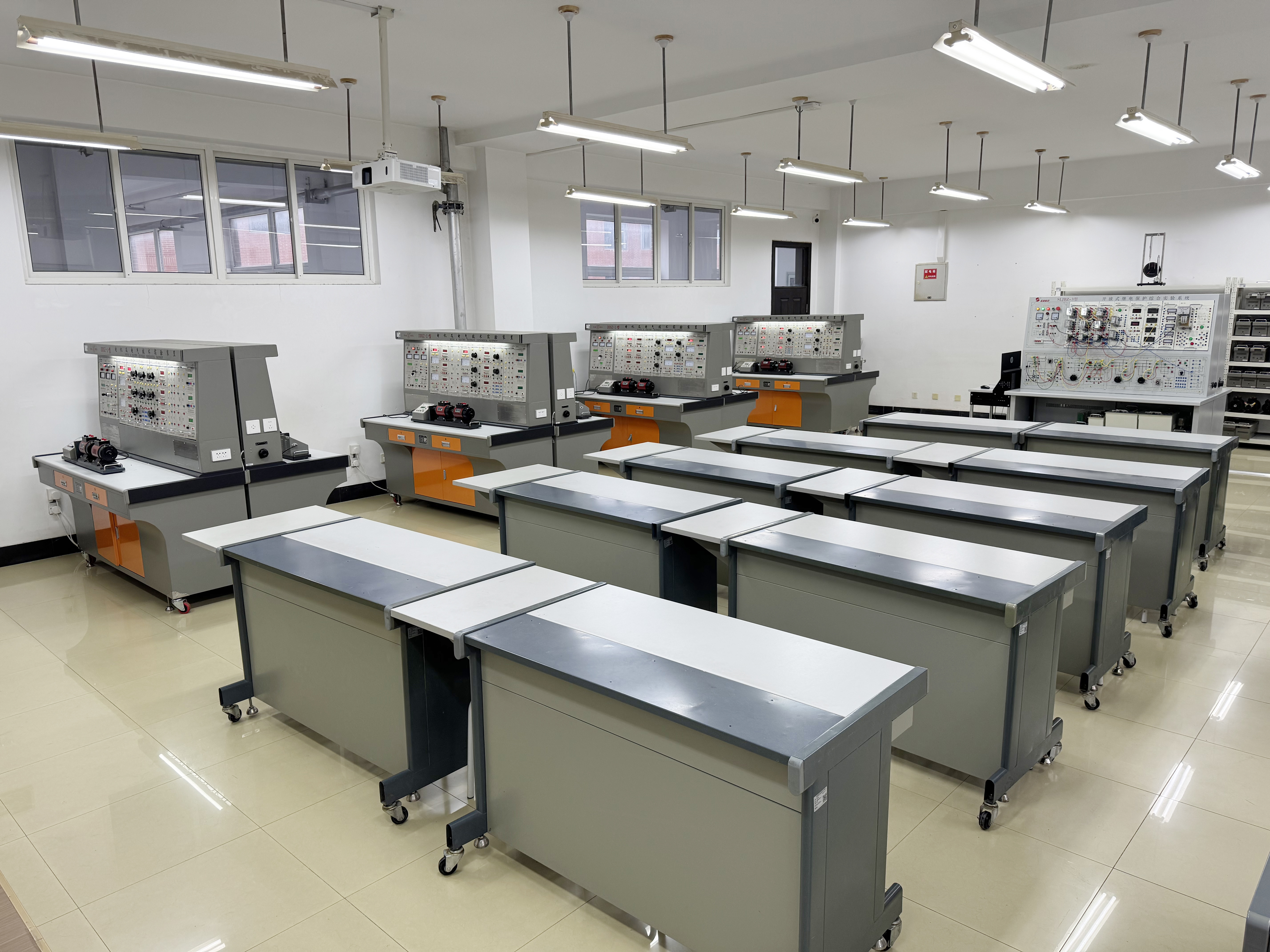 B506电气控制综合实验室