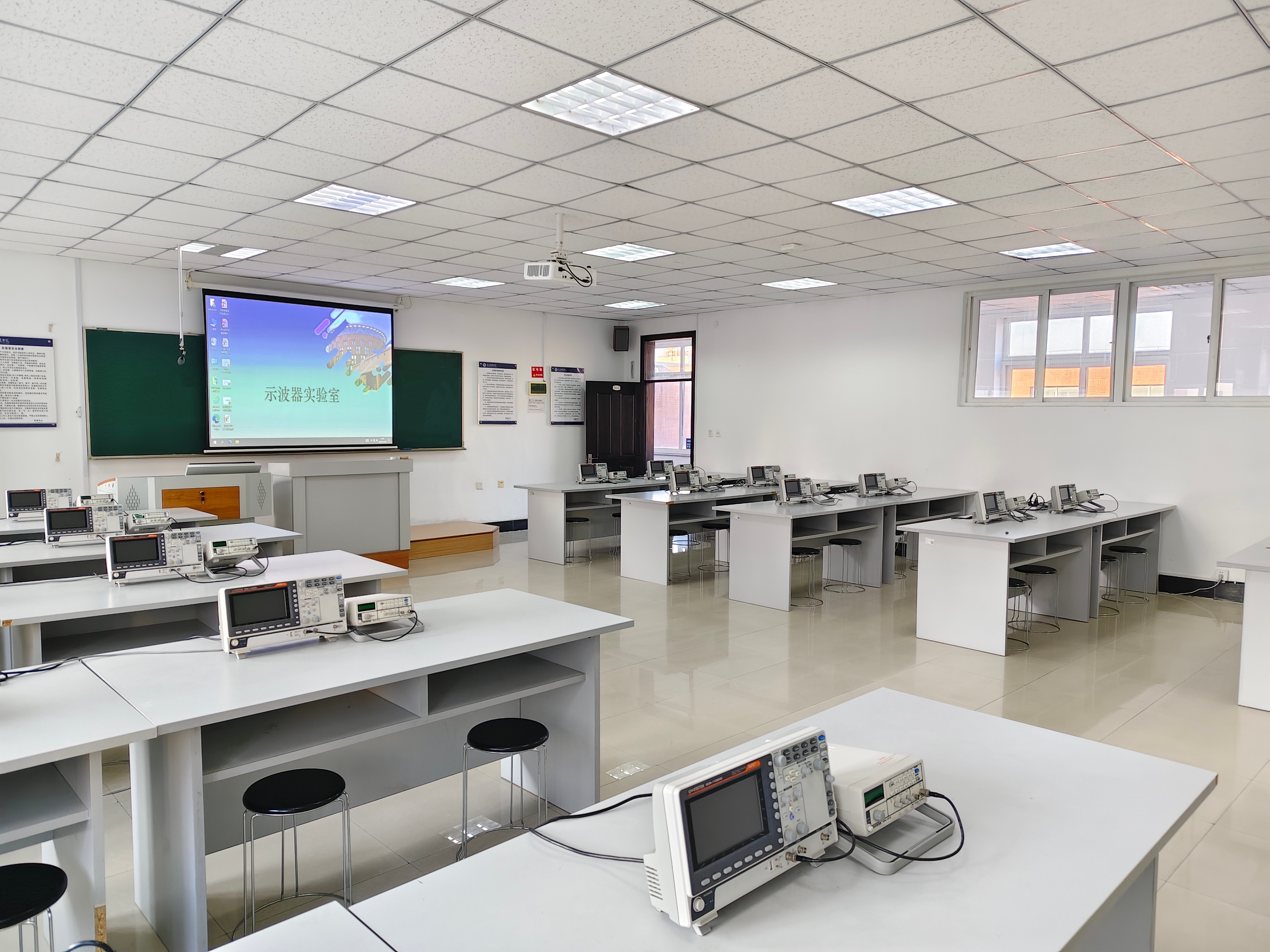 B603示波器实验室