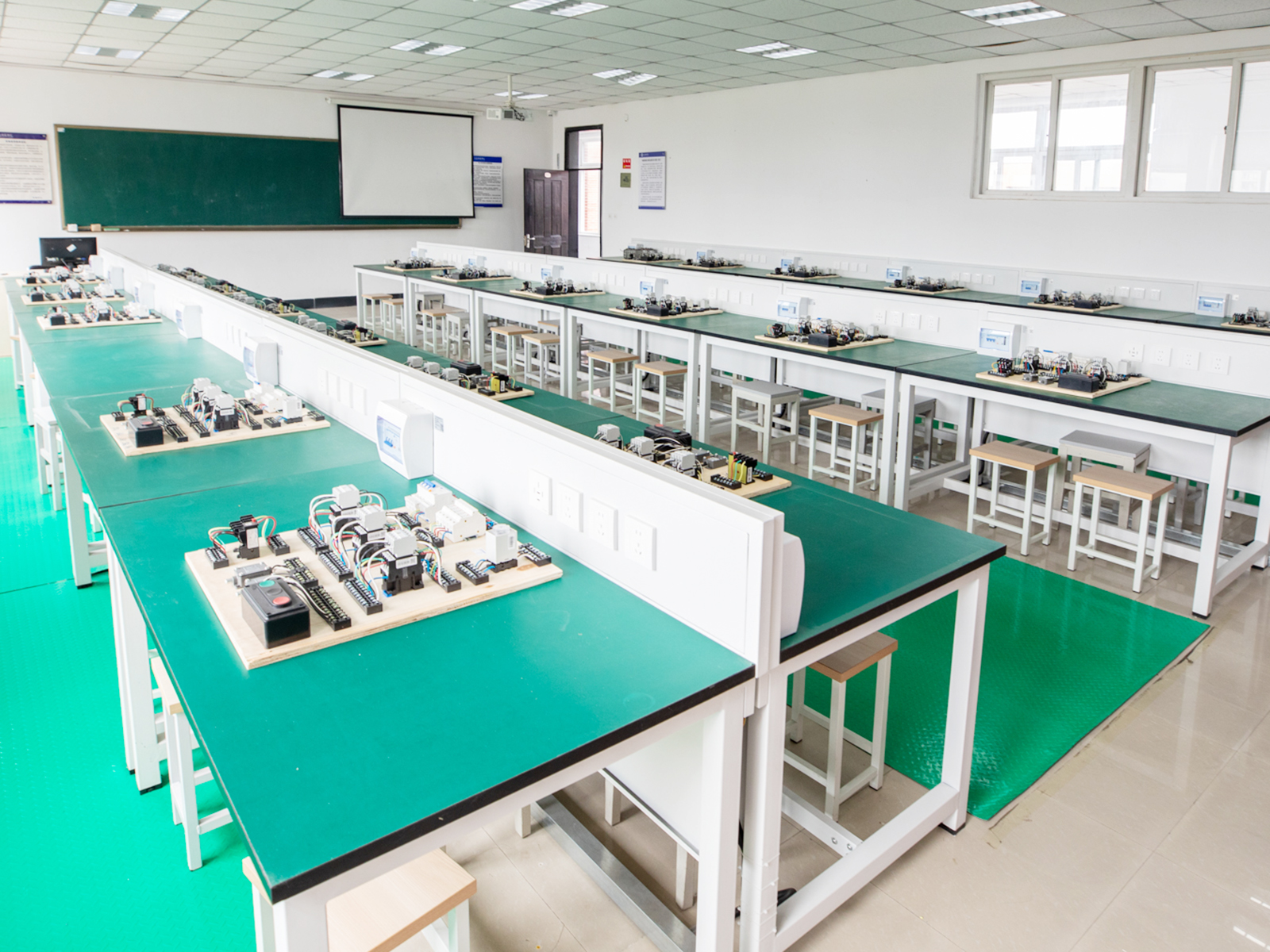 B607电基础实践组装实训室Ⅰ