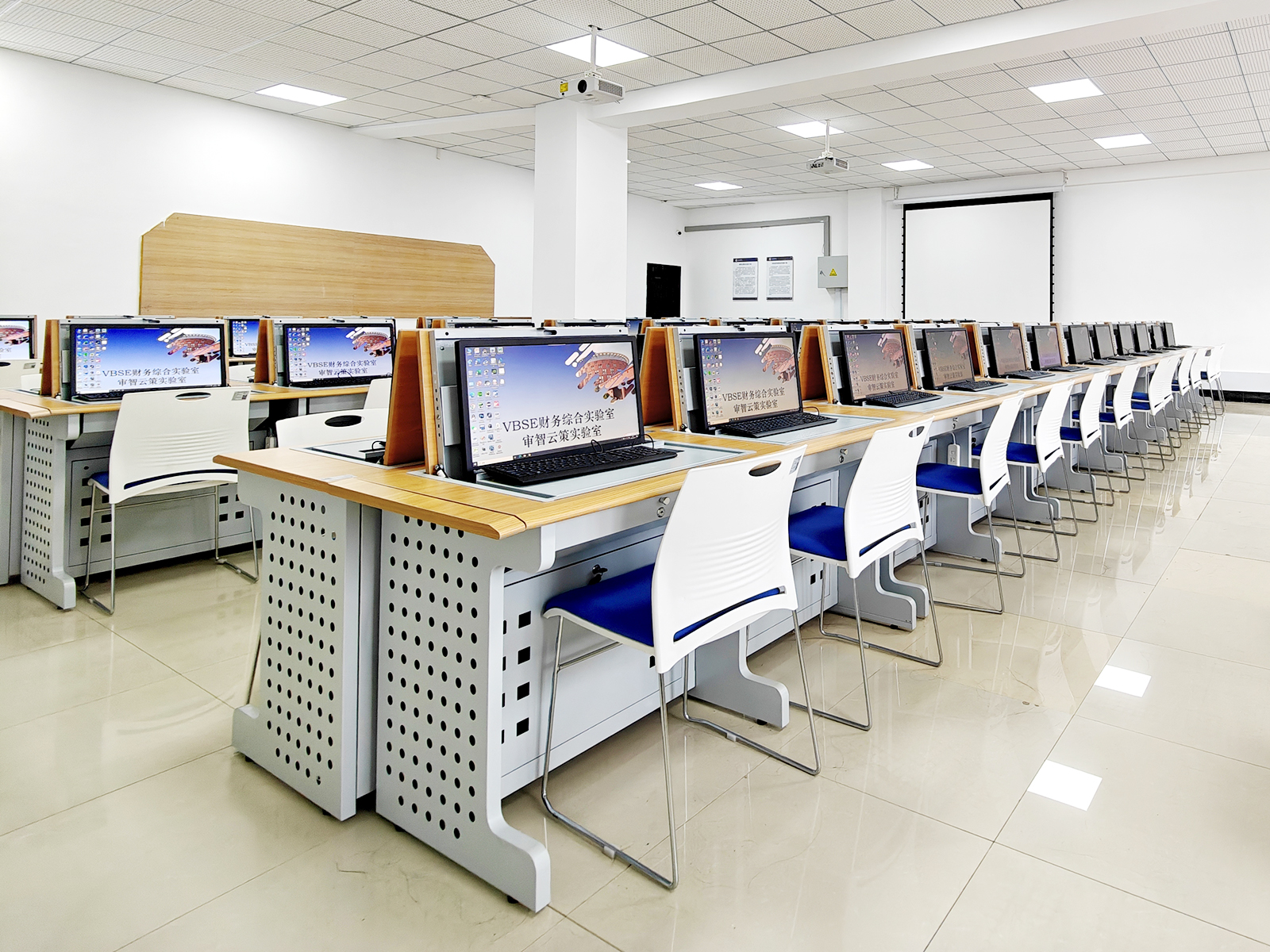 D407审智云策实验室