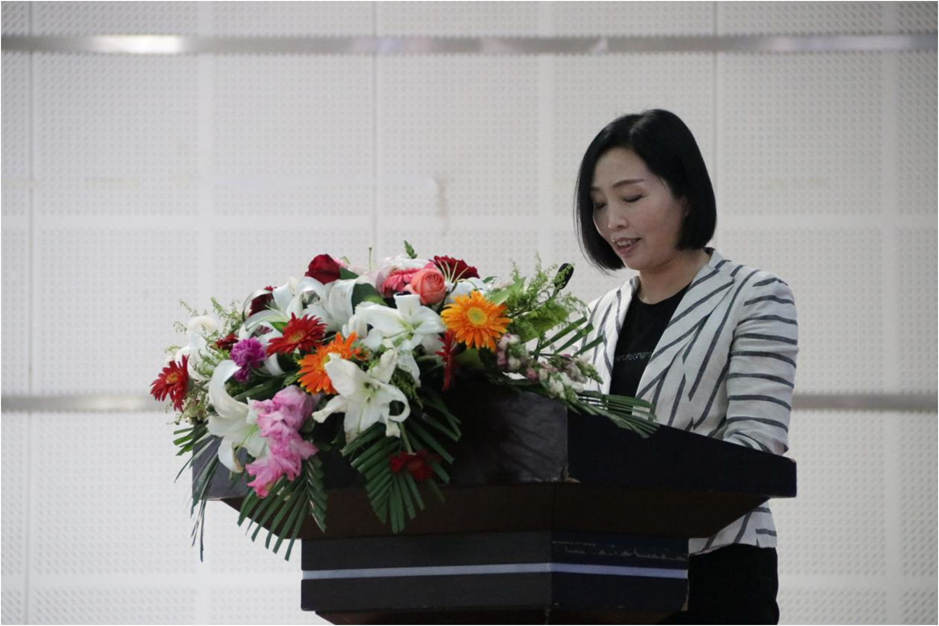 沈阳局骆武伟女人图片