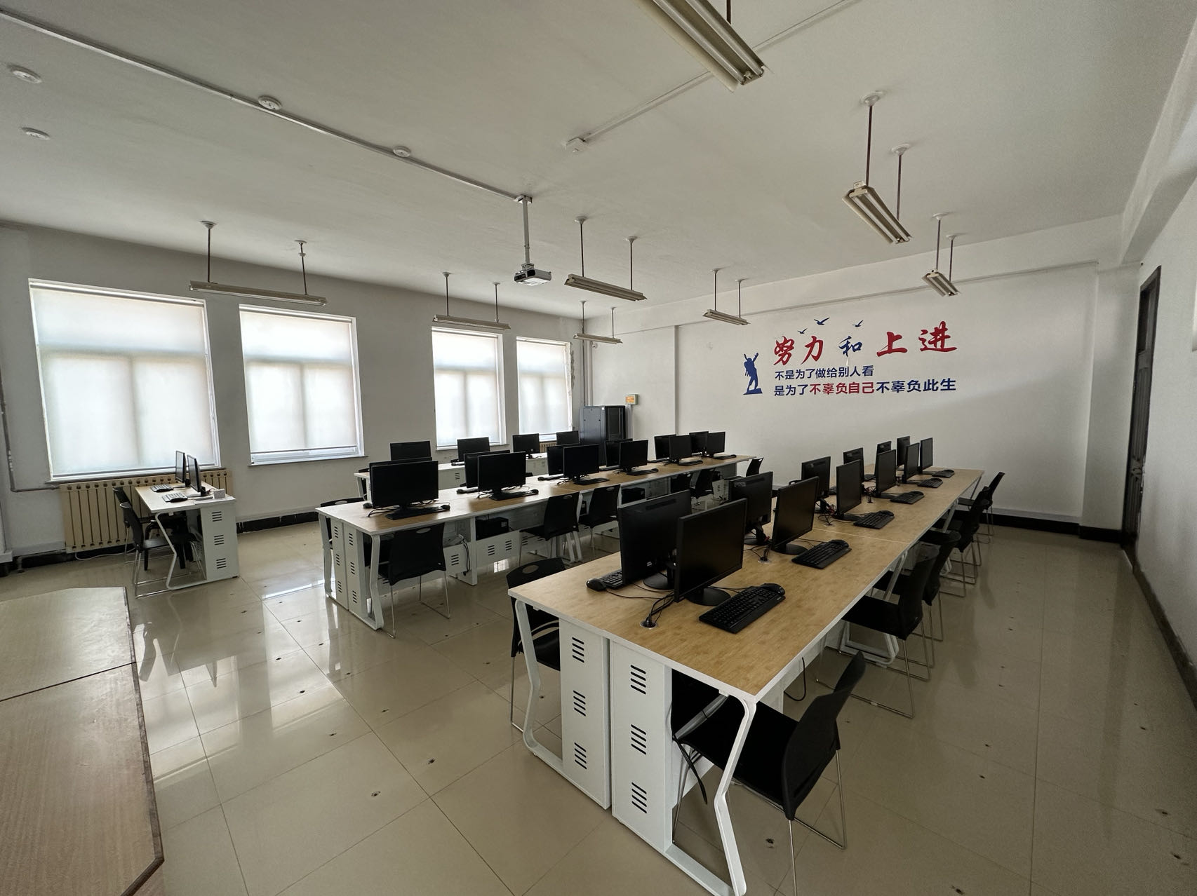 C402-动漫制作机房